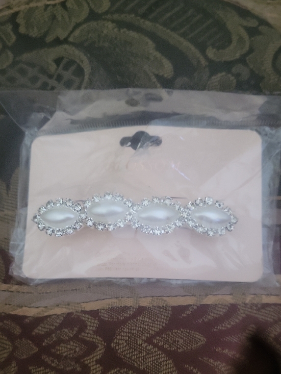 Nordstrom Accessories - Nordstrum Bagged Swarski Hair Clip  Bagged Very Pretty .